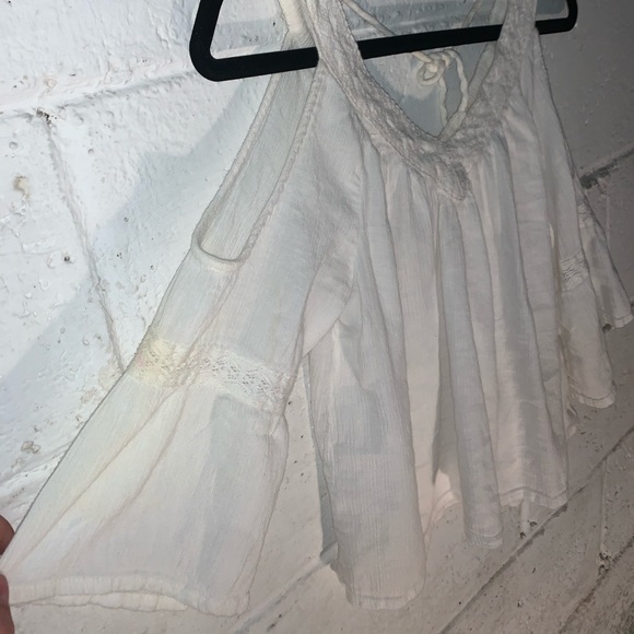 Super Cute Cold Shoulder Flowy Top - Picture 2 of 4